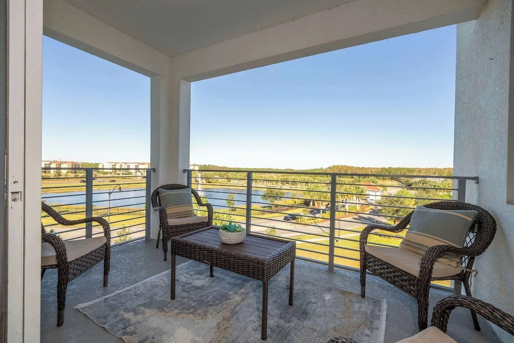 Themed Apartment Walk to Disney & Lake Access