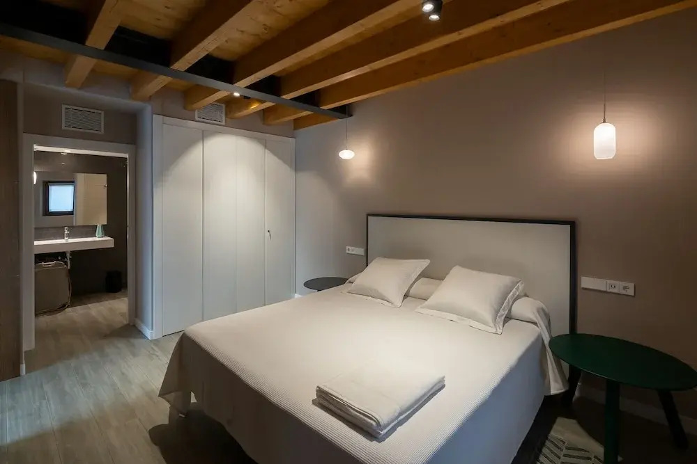 Apartamentos y Villas La Santilar