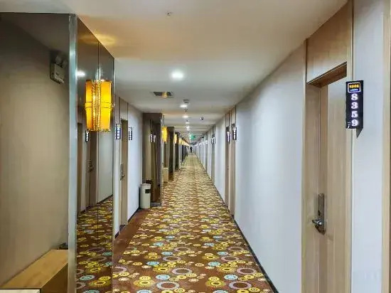 Eaka 365 Hotel Chain (Shijiazhuang People's Hospital Air Garden Store)