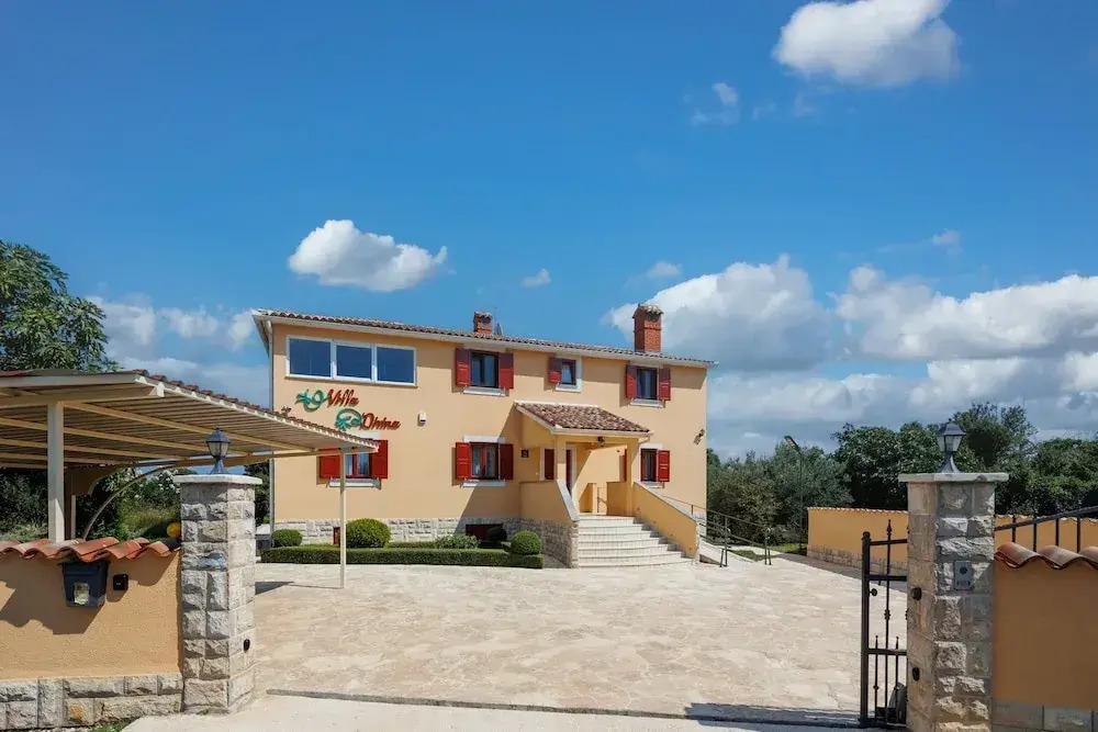 Pool Villa Divina