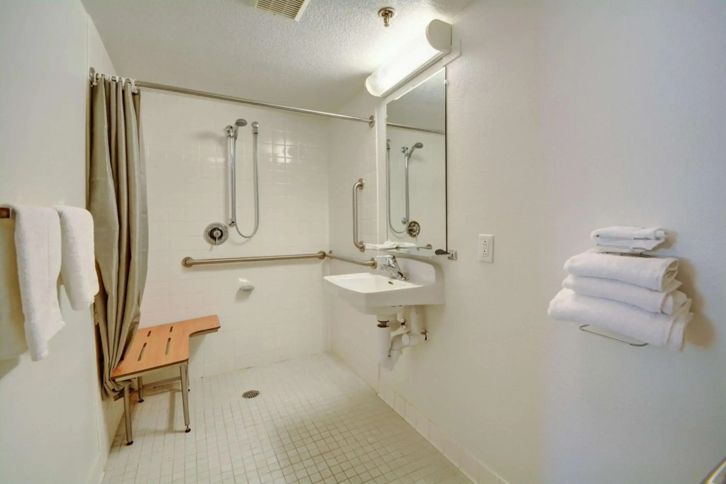 Motel 6-Windsor Locks, CT - Hartford