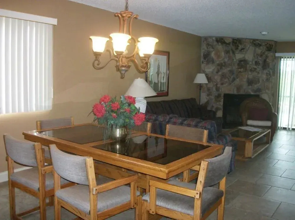 Four Seasons Racquet Club Condominiums