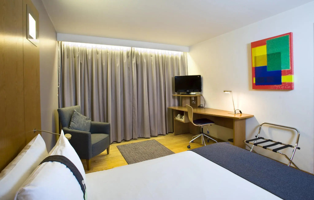 Holiday Inn London West by IHG