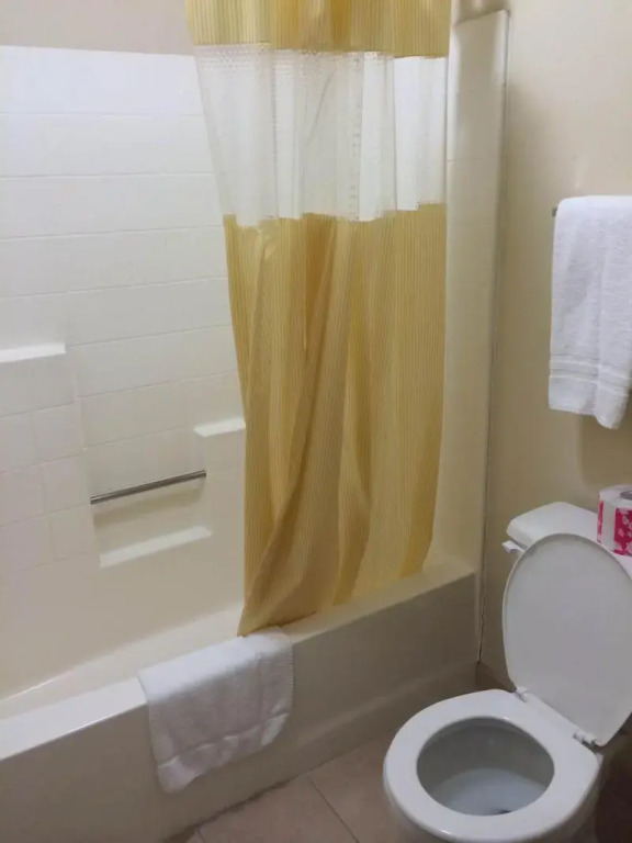California Inn Hotel and Suites Adelanto US 395
