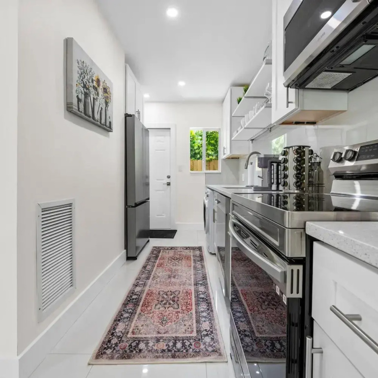Uhost AI Stylish 1BR Bright Space w Patio