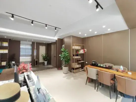 Mingyueshan Tangchi Hot Spring Hotel