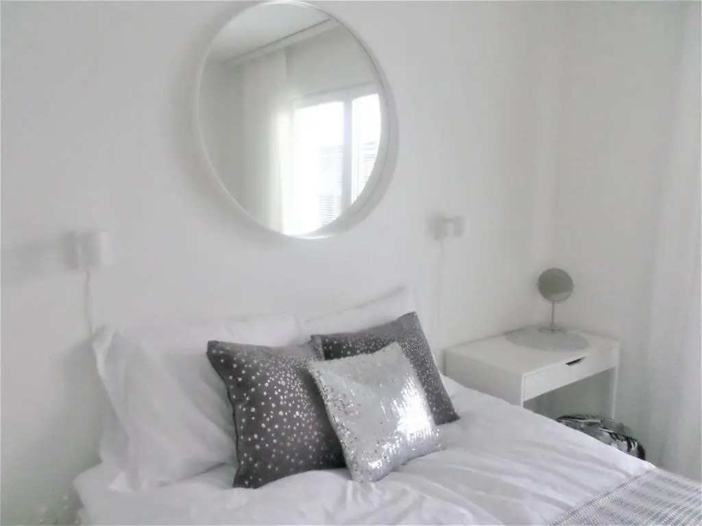 Compact high quality top floor studio in perfect location