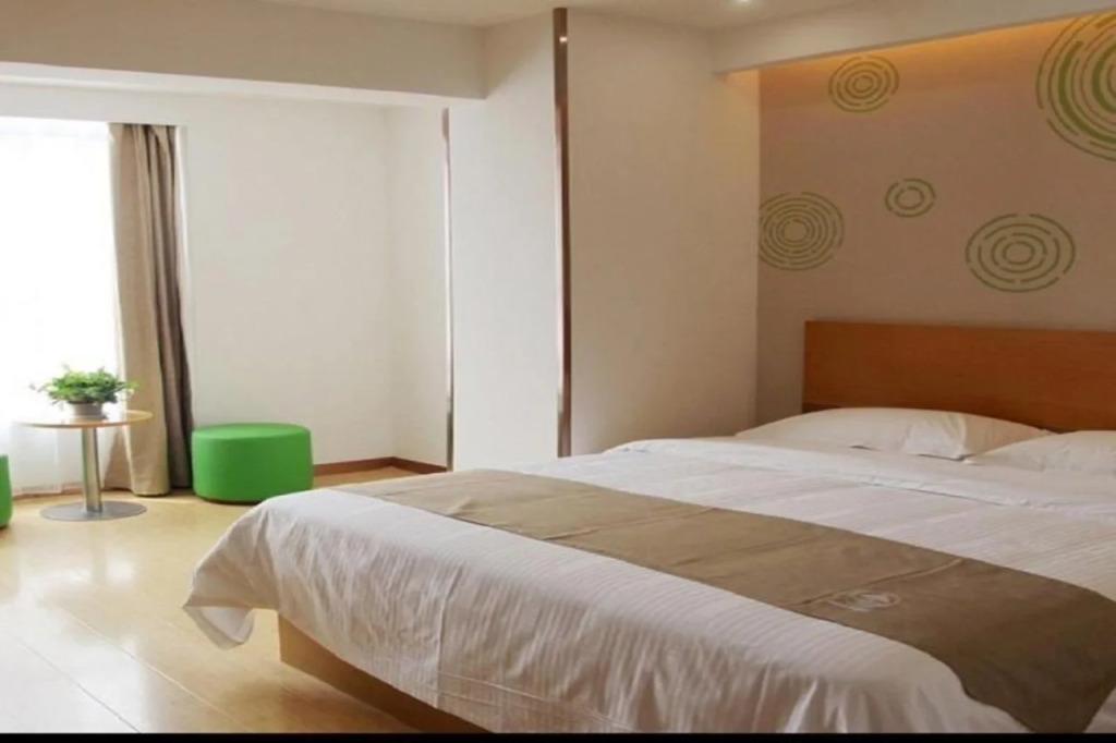 GreenTree Inn Jinan Licheng District Fenghuang Road High-speed Railway East Station Express Hotel