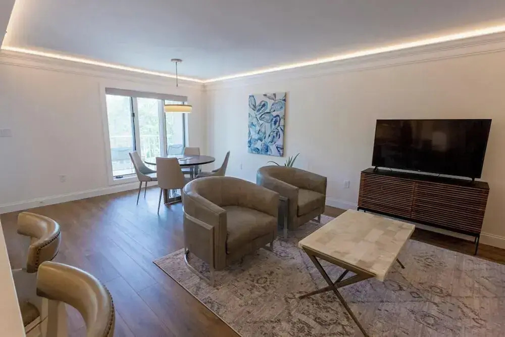 Wilmington Avenue 50 #102