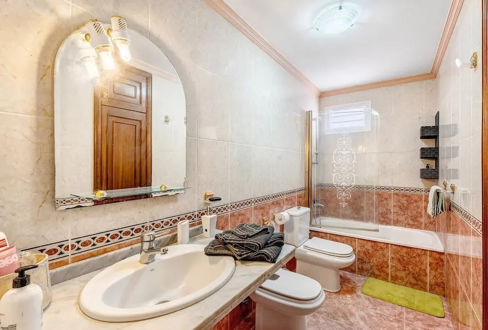 Stunning 3 Bedroom Apartment in Radazul With Ocean Views