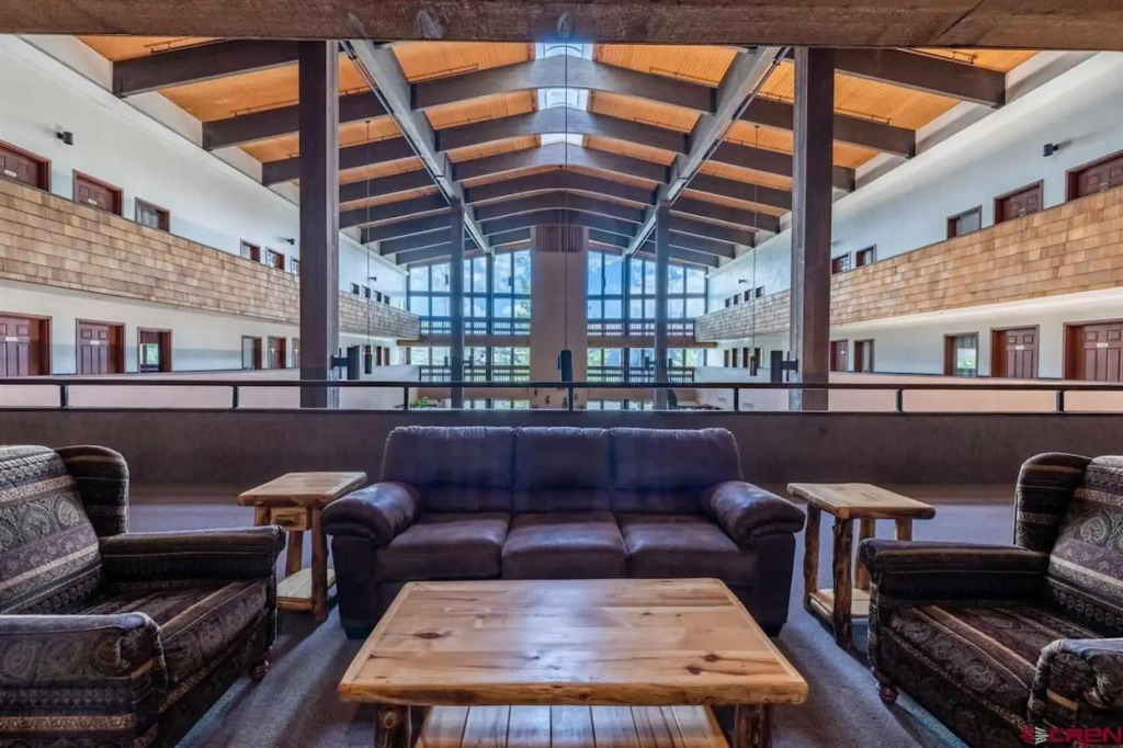 The Yak Shack: Incredible Mountain View Condo