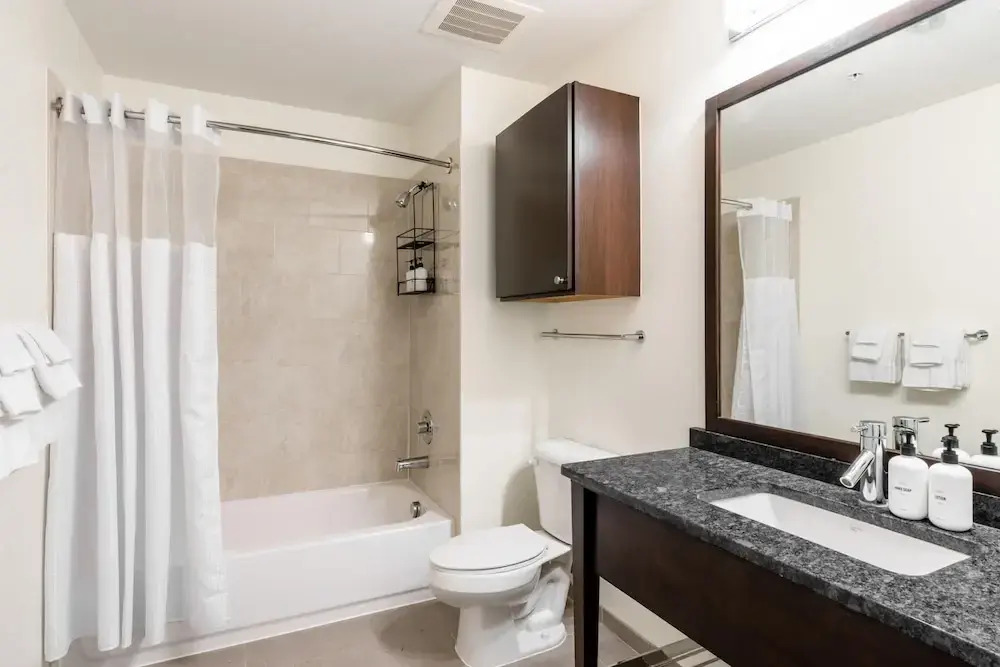 Kasa Welcoming 1 BD Amenity Access Alexandria