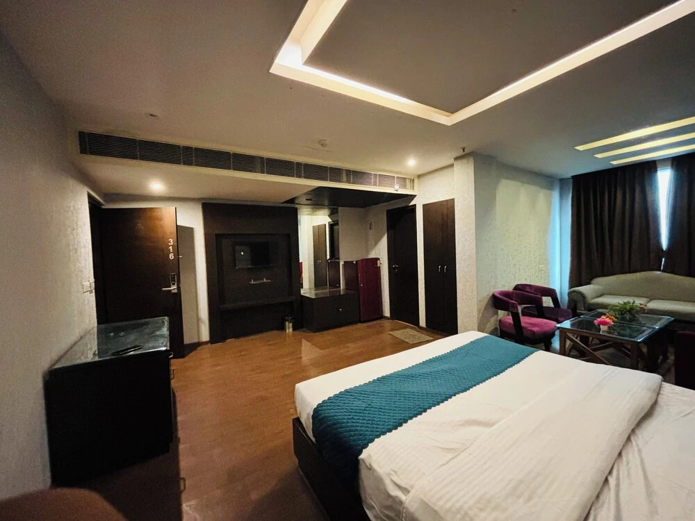 Roomshala Hotel Billions