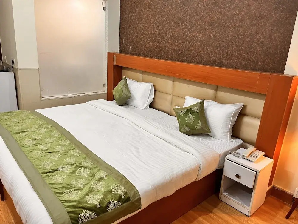 Oyster Pearl Near Medanta Hospital Sec39