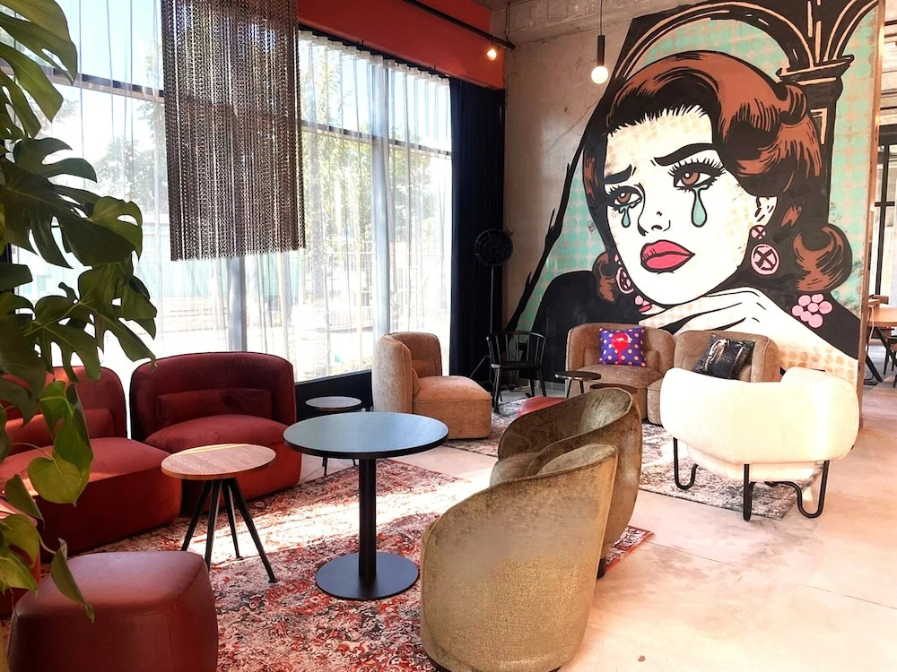 Moxy Verona