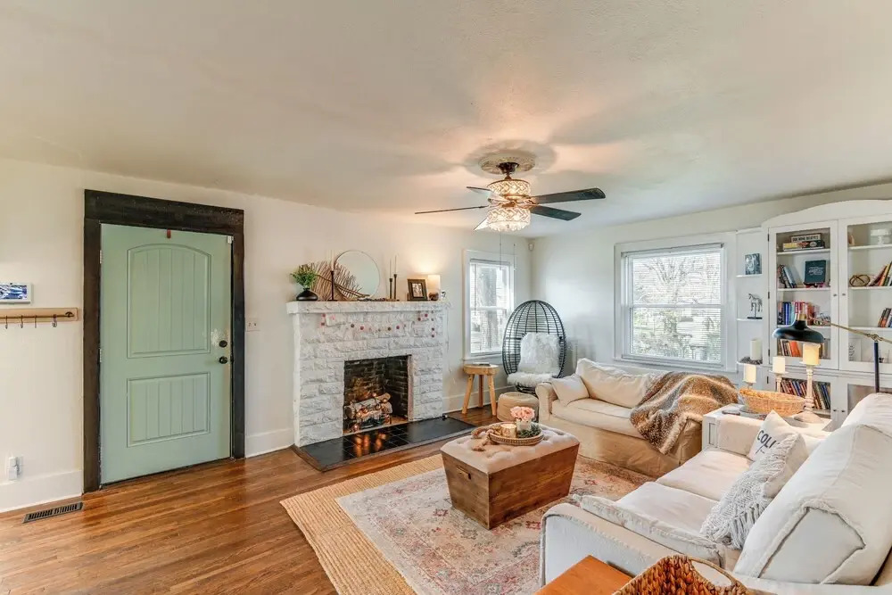 Columbia Cottage w/ Patio: 1 Mi to Downtown!