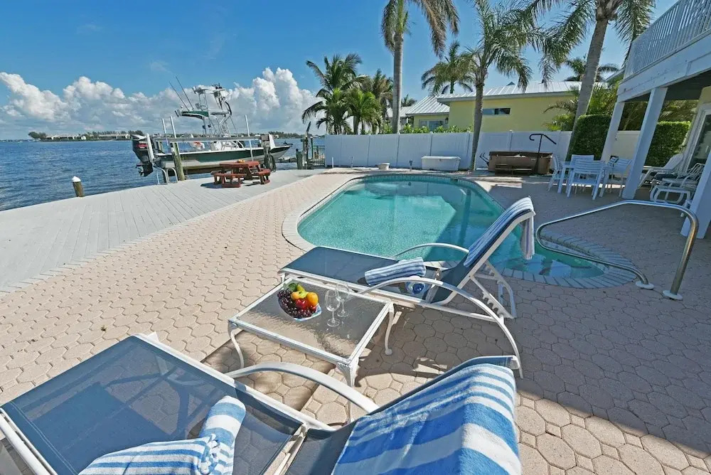 Ocean Sunrise Apartment 5