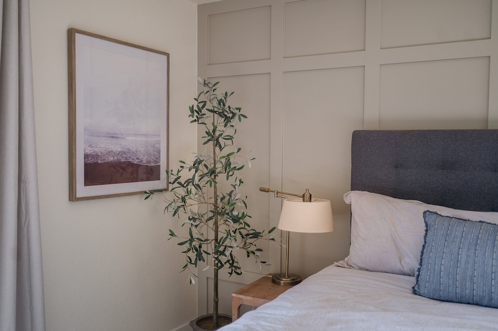 Upscale Lakefront Condo at 2mm With Pools, Slip, and Main Channel Views