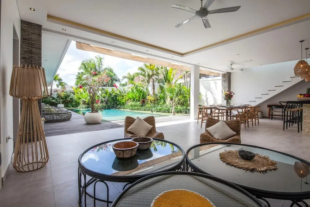 Villa Hugo - Luxury 4BR Private Villa, Walking Distance to Berawa Beach