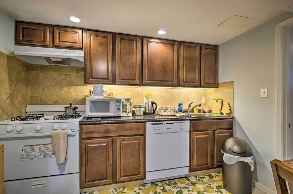 3 Mi to Nih! Spacious Bethesda Apt w/ Yard