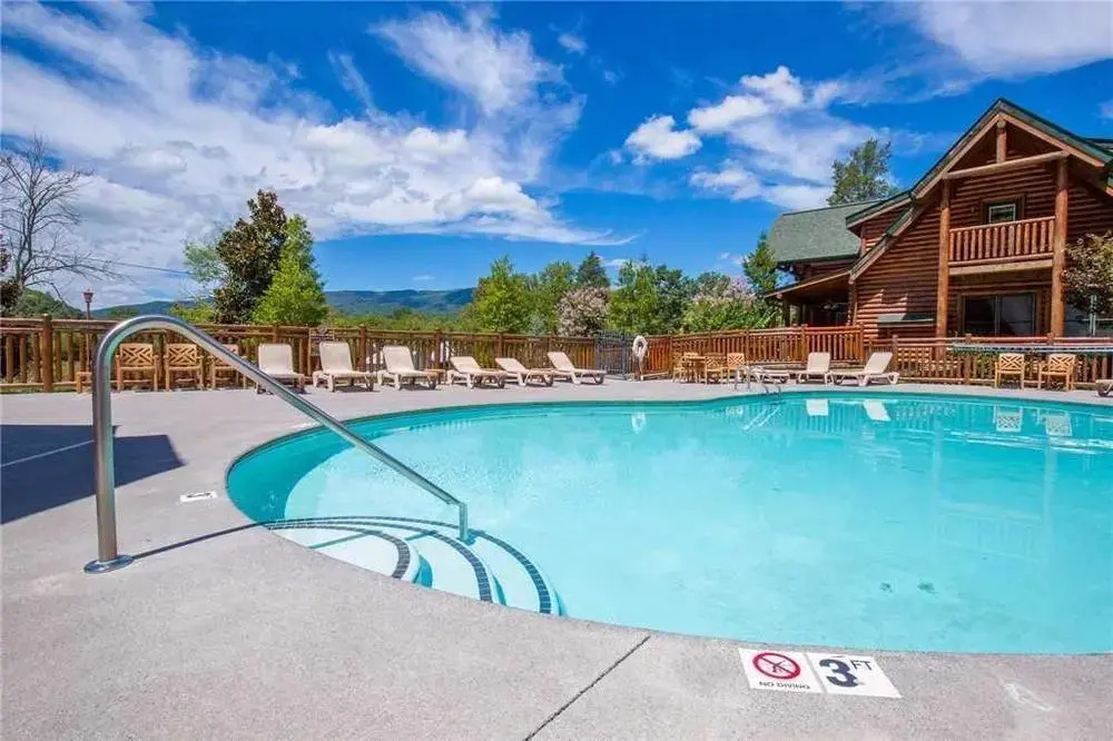 Serenity Peak 3 Bedroom Home with Hot Tub