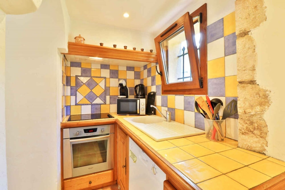 Noelie, Ground Floor Apartment for 6 People