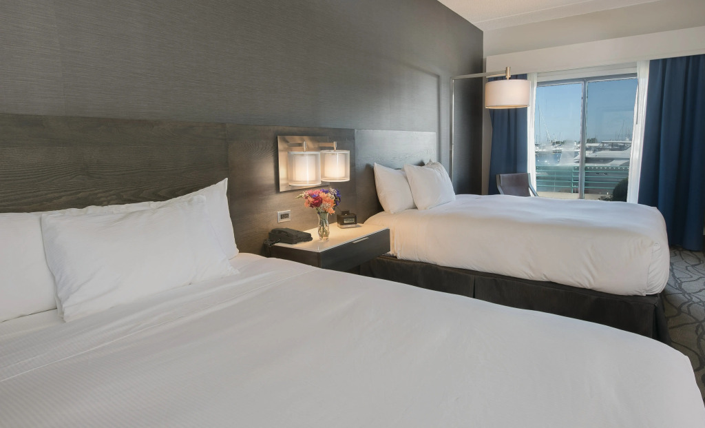 DoubleTree by Hilton Racine Harbourwalk