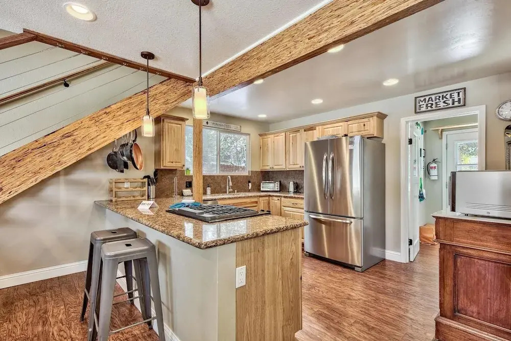 Dancing Bear Cabin Pet Friendly, Sleeps 4, Totally Cute!