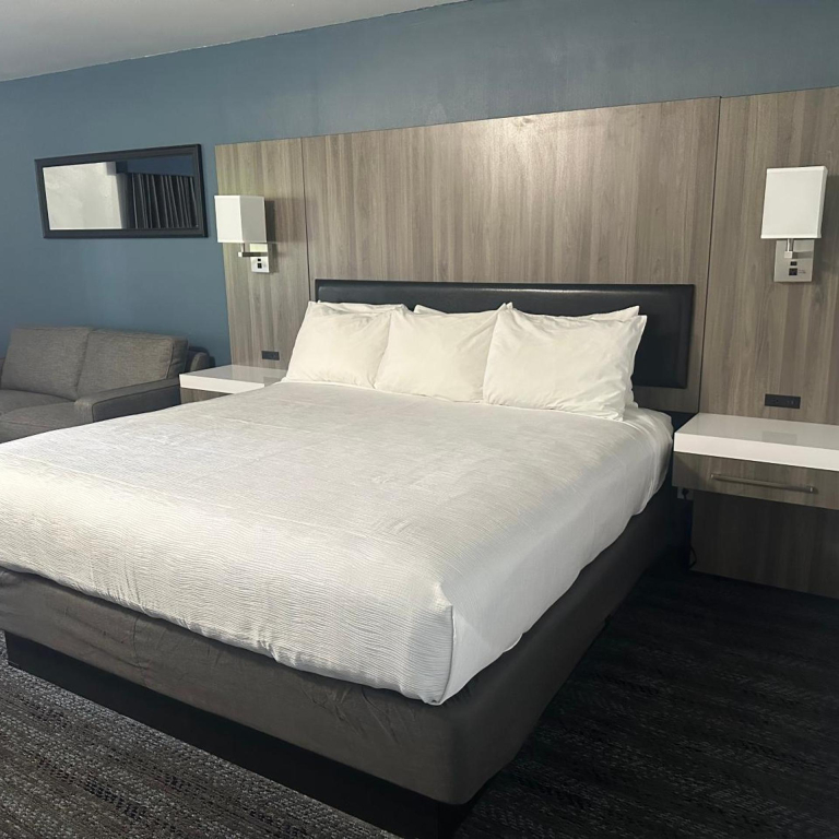Oyster Bay Inn & Suites