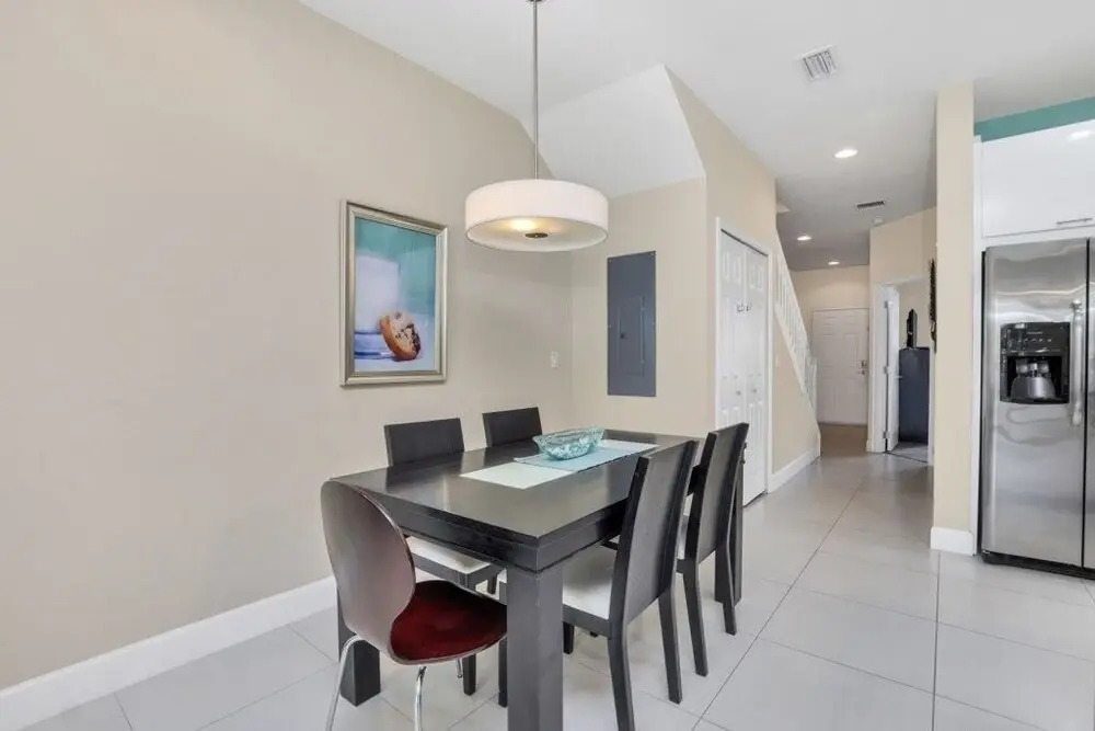3 Bed Town Home With Splash Pool! 3 Bedroom Townhouse by RedAwning