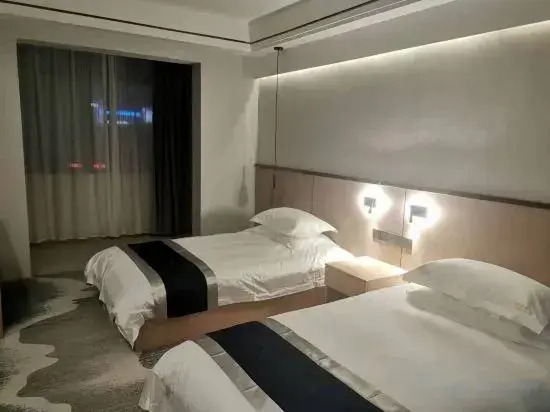GELI Hotel (Huainan Railway Station Sports Center)