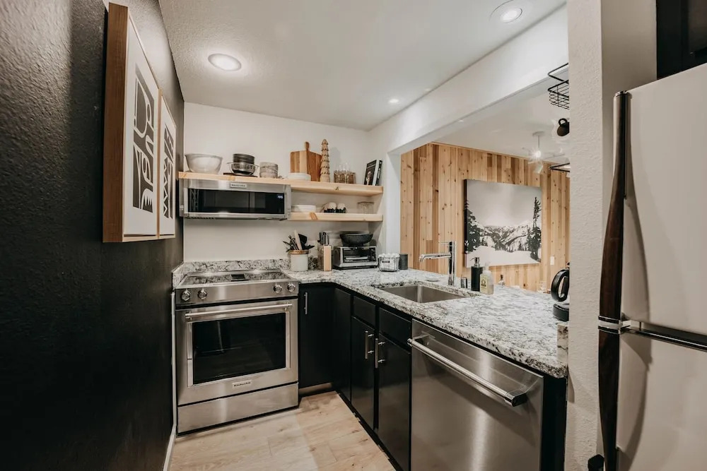 64sw - Pets Ok - Wood Stove - Sleeps 4
