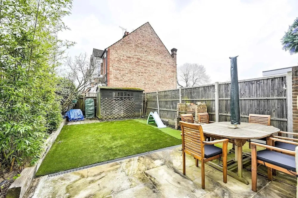 Chic House With Free Parking and Private Backyard