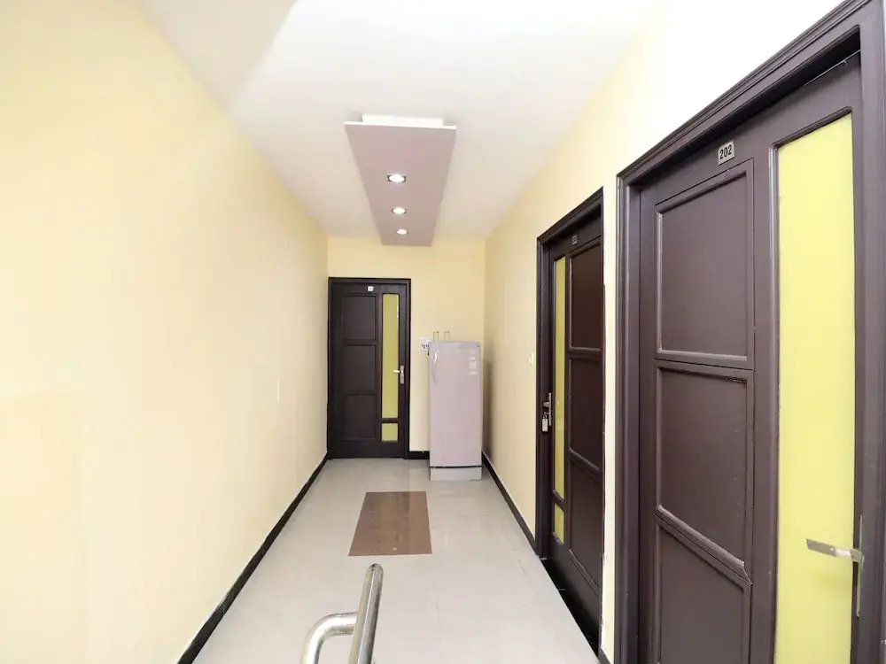 OYO 14860 Hotel Silver Star