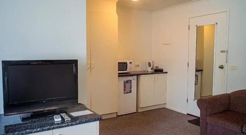 Redwood Manor Motel Apartments