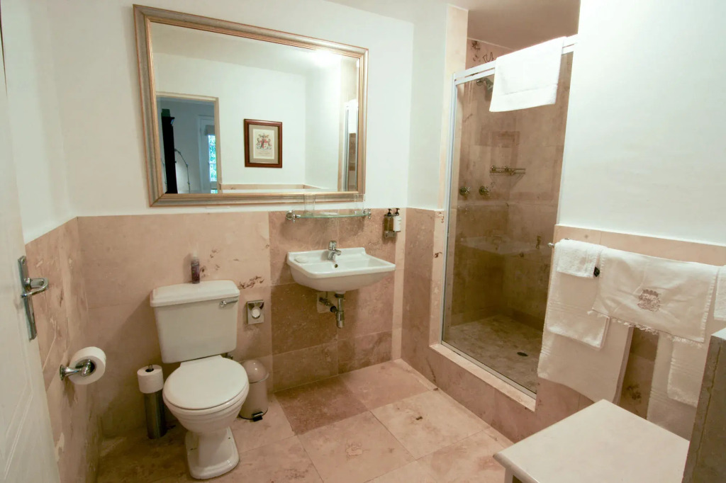 Maison Chablis Guest House