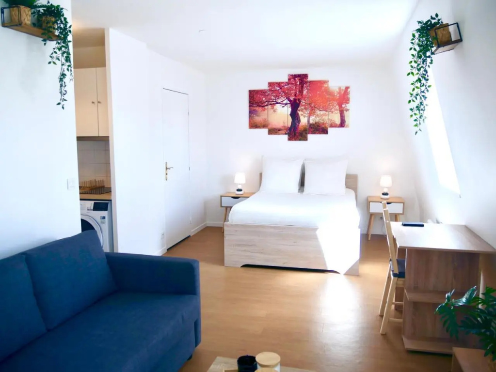 Le Petit Soleil de Corbeil (Adults Only)