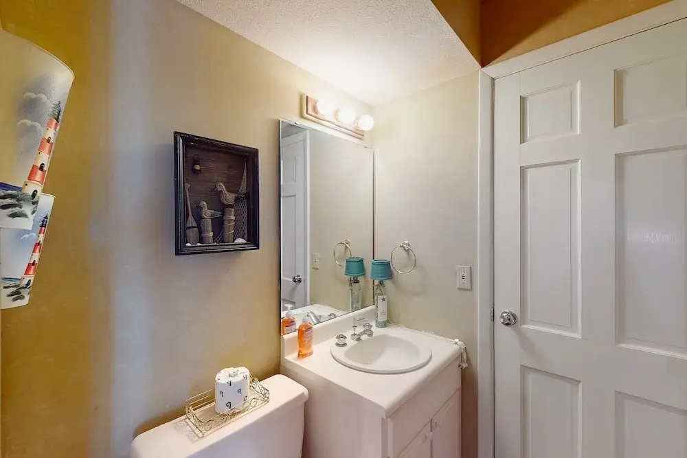 Condo With Central AC, Washer/dryer, Shared Outdoor Pool, & On-site Golf