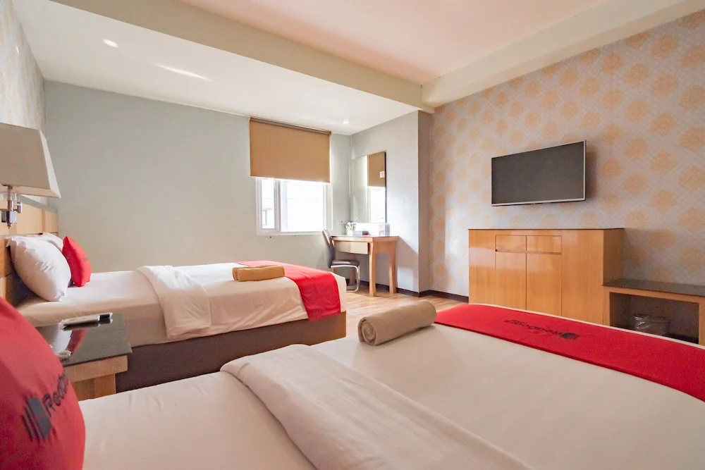 RedDoorz Premium near Bandung Station