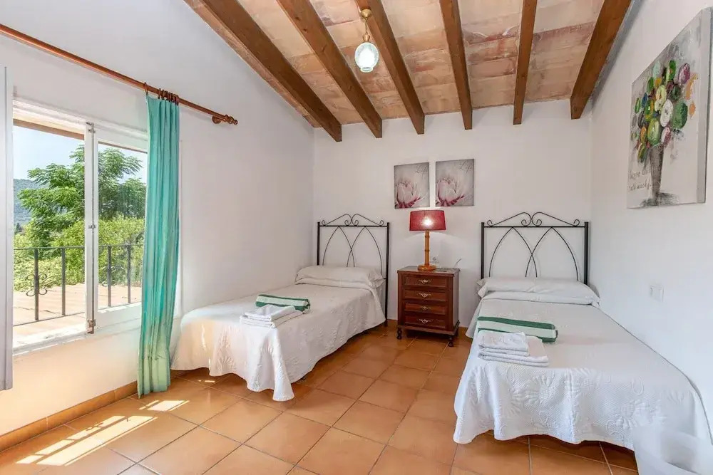 Traditional Charm With Private Pool
