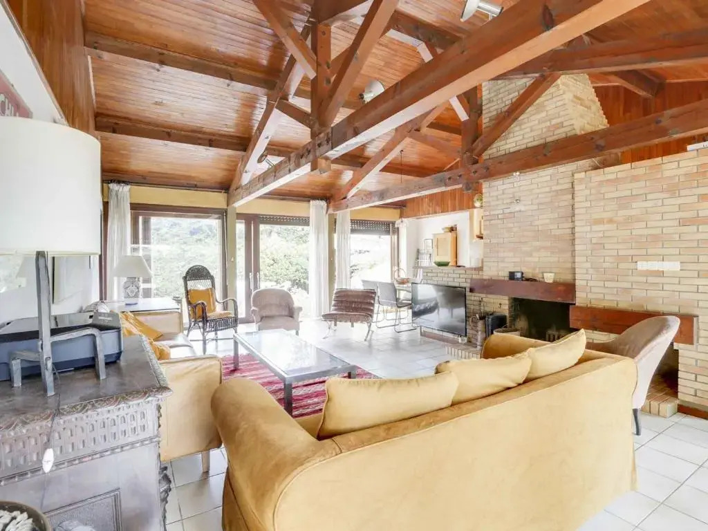Maison atypique 7 pers, 2 terrasses, cheminée, à 1,5 km des plages et centre - FR-1-521-143