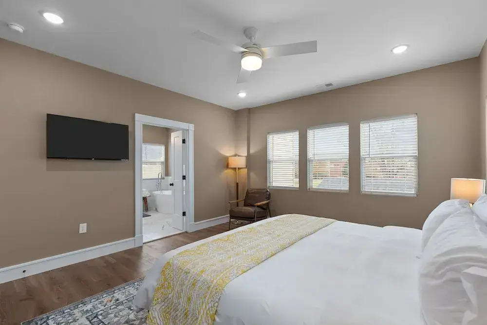 Bright Urban Comfort | JZ Vacation Rentals