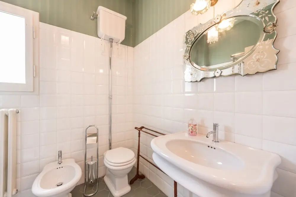 Pitti Large Apartment With Balcony