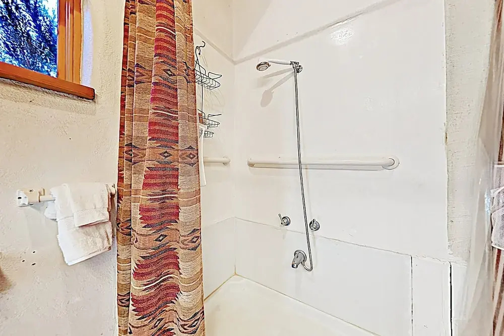 Extraordinary Private W/ Pool & Hot Tubs 6 Bedroom Home