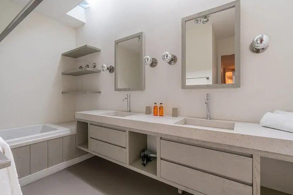 Charming 8-person Villa With hot tub Near the Forest