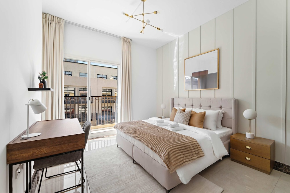 Silkhaus 1BR BIG Studio Space Pantheon Blvd