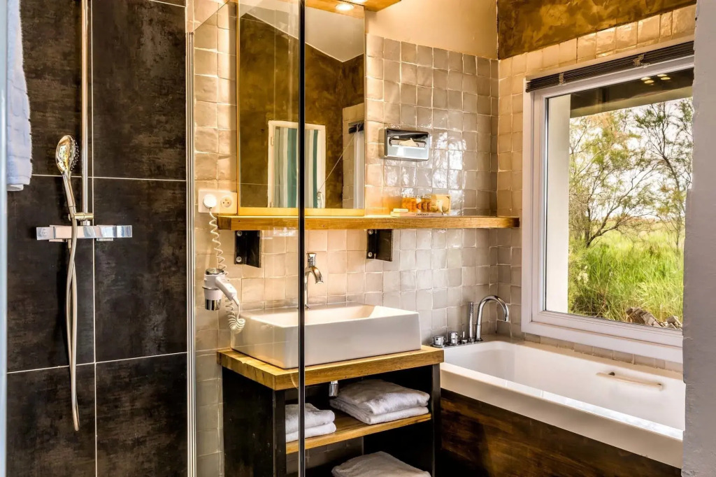 Les Bains Gardians
