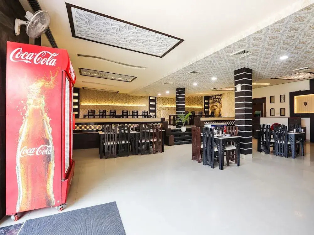 Capital O 38771 Hotel J7 International