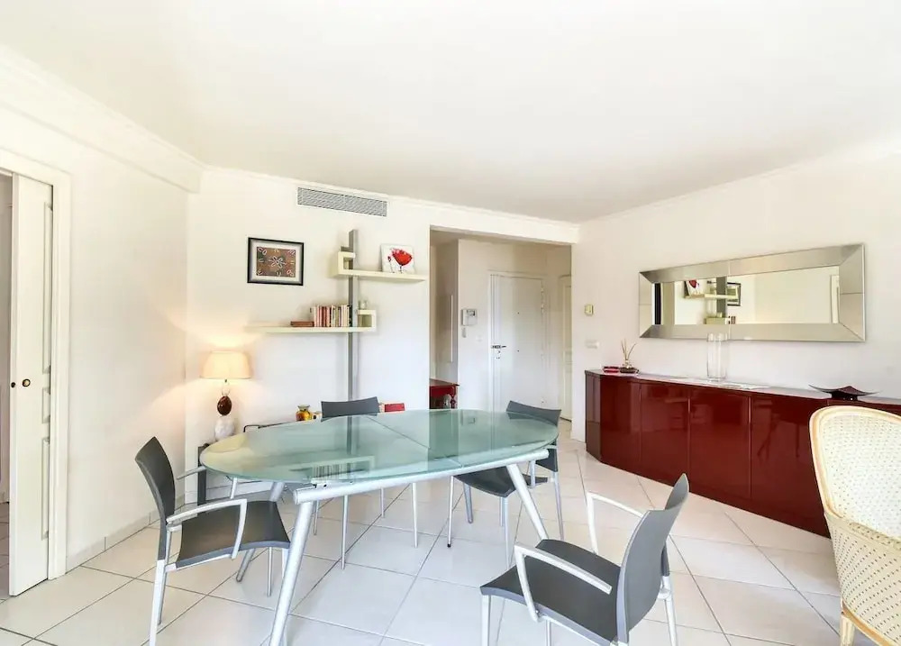 HESPE - Beautiful 2 bed apartment only 50m from the beach!