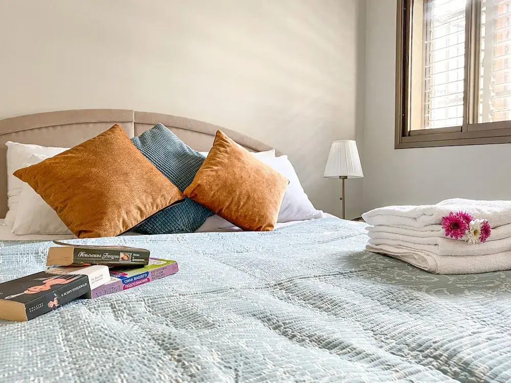 Modern Downtown 3BR by Ahlan Hospitality
